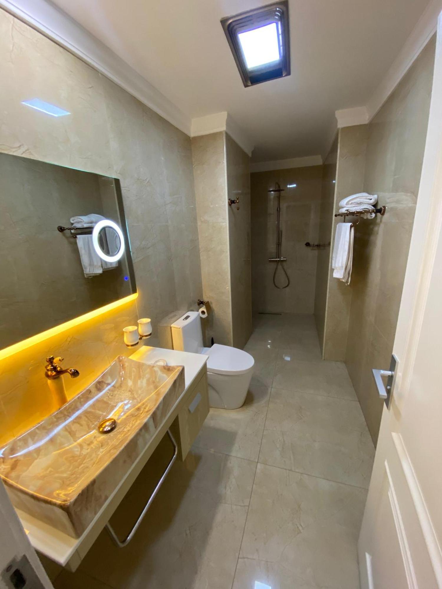 Hotel Brais Дуррес Екстер'єр фото